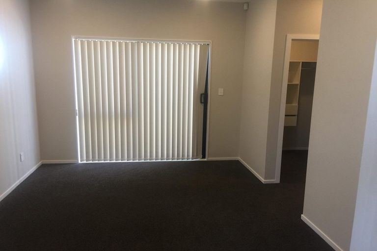 Photo of property in 1 Kakabeak Way, Takanini, 2110