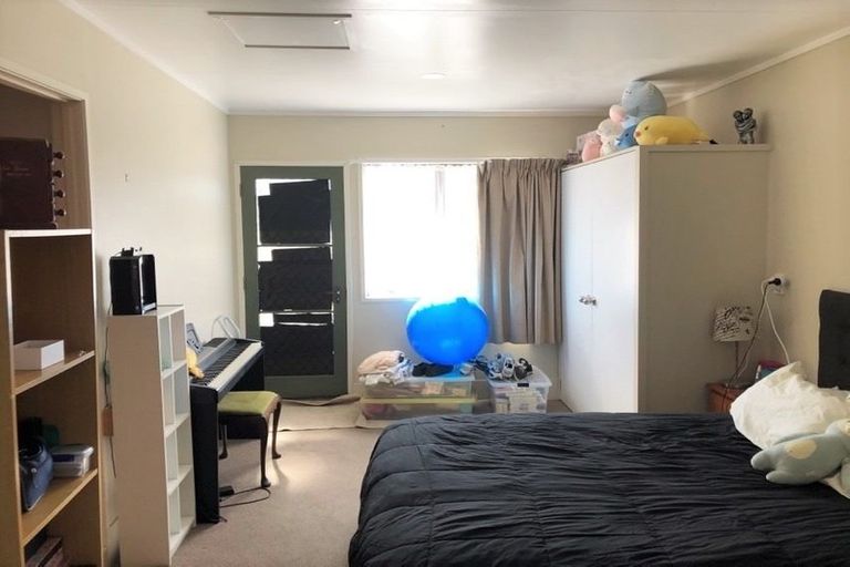 Photo of property in 1/41 Frank Evans Place, Henderson, Auckland, 0610