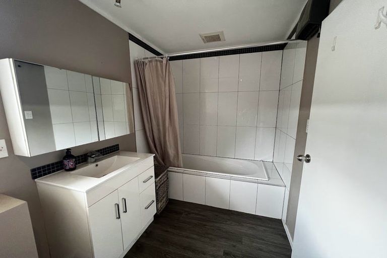 Photo of property in 1/41 Elizabeth Drive, West Harbour, Auckland, 0618