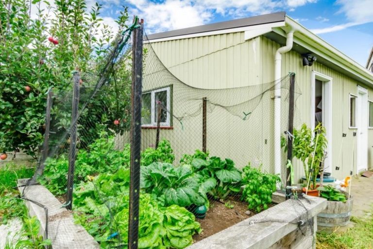 Photo of property in 261 Te Moana Road, Waikanae, 5036