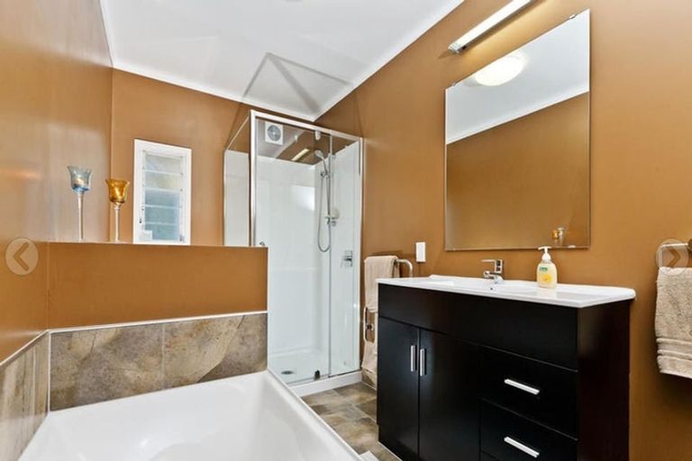 Photo of property in 1/240 Onewa Road, Birkenhead, Auckland, 0626