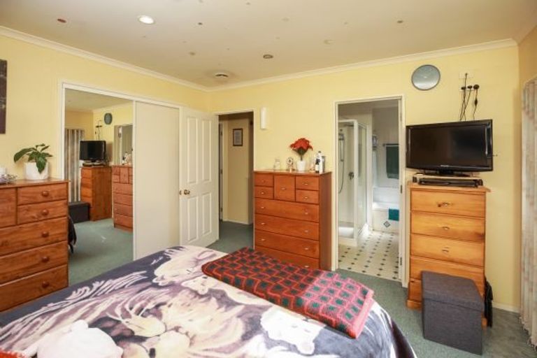 Photo of property in 33 Twickenham Place, Nawton, Hamilton, 3200