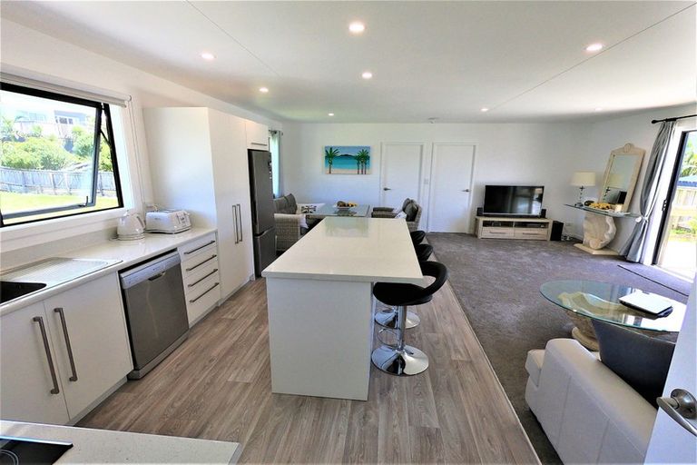 Photo of property in 9 Meenas Place, Cable Bay, 0420