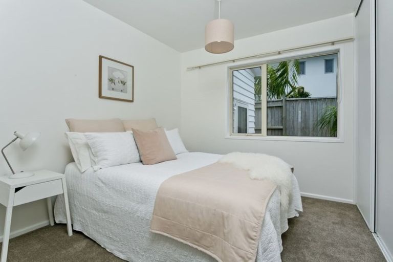 Photo of property in 5 Sandpiper Grove, Unsworth Heights, Auckland, 0632
