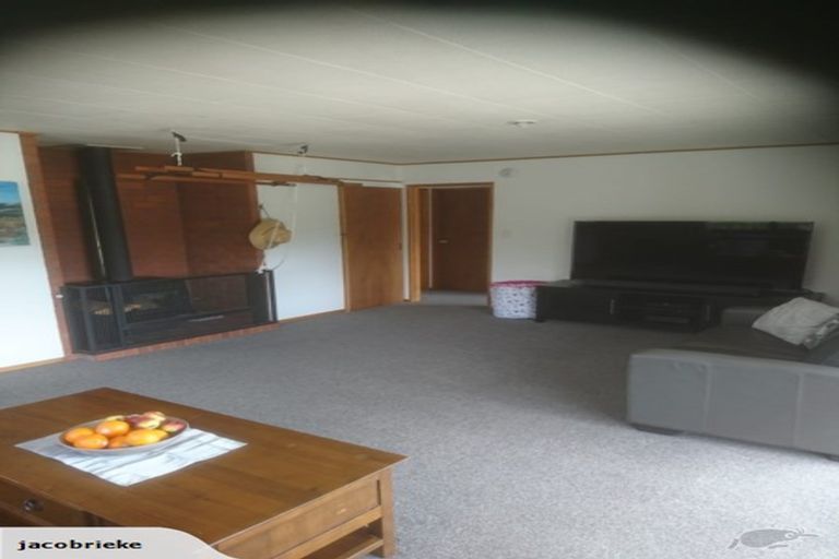 Photo of property in 35 Queen Street, Coalgate, 7673