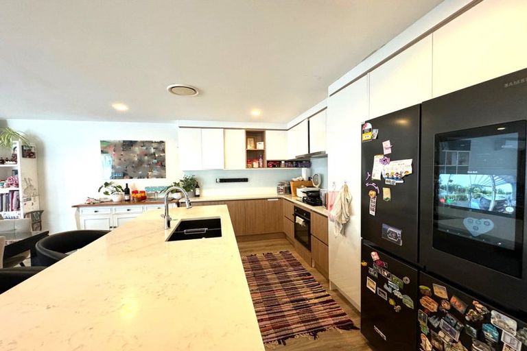 Photo of property in 2 Leneford Drive, East Tamaki, Auckland, 2013