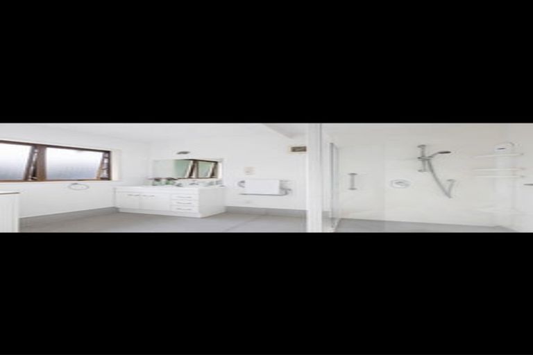 Photo of property in 1/807 East Coast Road, Northcross, Auckland, 0630