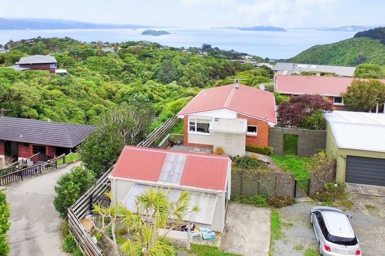 Photo of property in 2-3 Pine Tree Lane, Korokoro, Lower Hutt, 5012