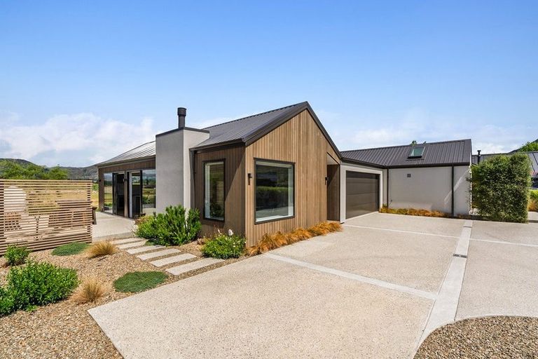 Photo of property in 9 Mcdonald Street, Wanaka, 9305