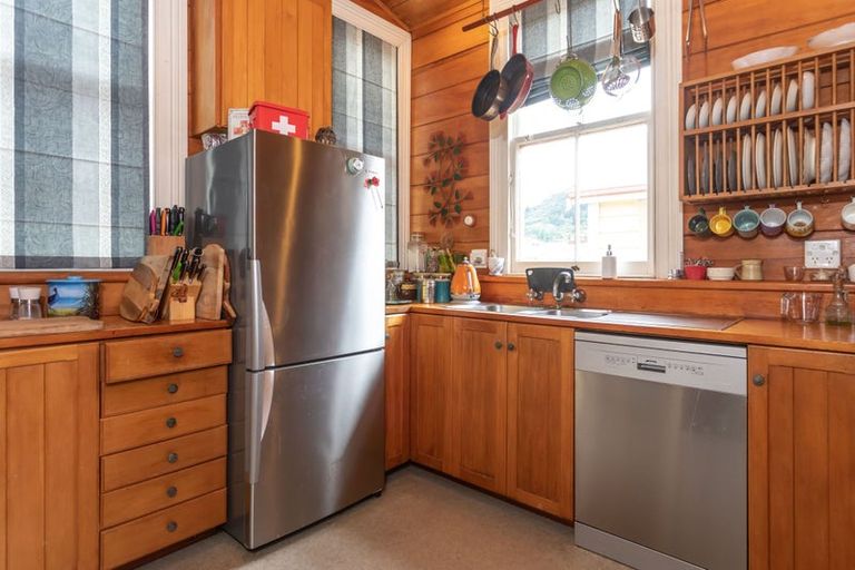 Photo of property in 300 Queen Sh25 Street, Thames, 3500