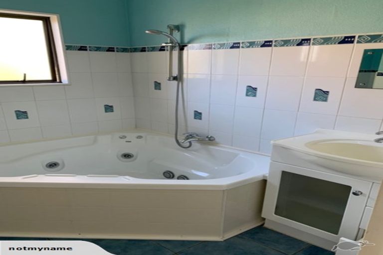 Photo of property in 83 Ferry Parade, Herald Island, Auckland, 0618