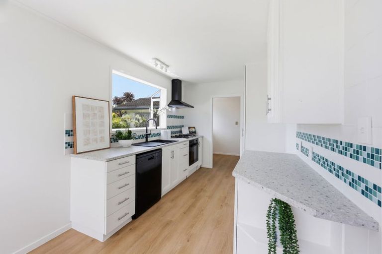 Photo of property in 5 Lisa Rise, Half Moon Bay, Auckland, 2012