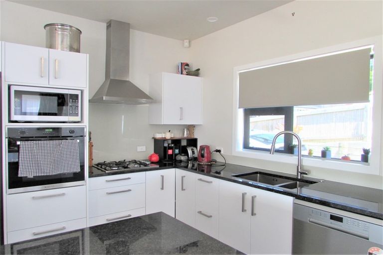 Photo of property in 23 King Charles Drive, Kingsley Heights, Upper Hutt, 5018