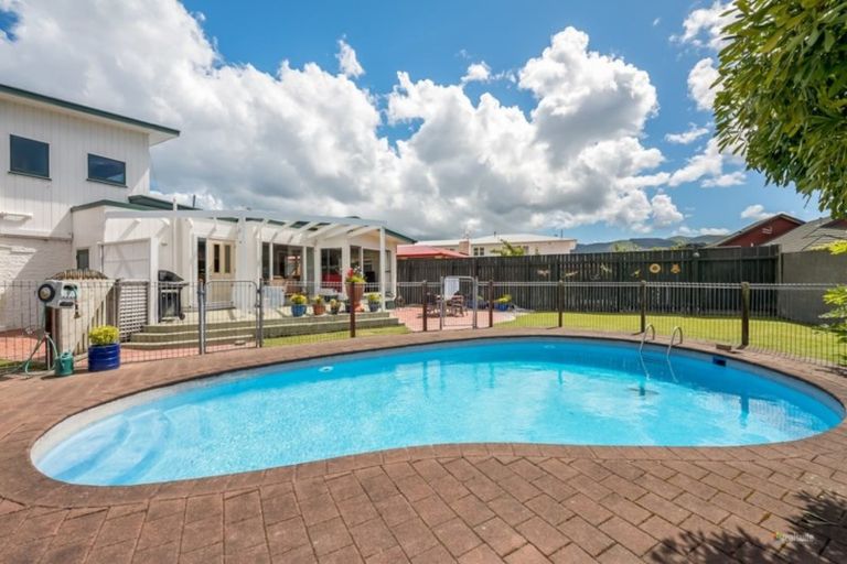 Photo of property in 12 Rosebank Avenue, Avalon, Lower Hutt, 5011