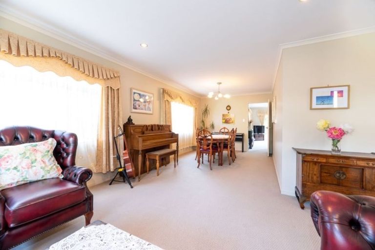 Photo of property in 14 Bridgefield Crescent, Flat Bush, Auckland, 2016