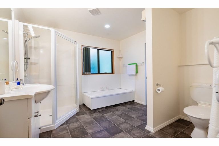 Photo of property in 208b Glengarry Road, Glen Eden, Auckland, 0602