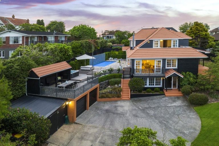 Photo of property in 16 Fenton Terrace, Cockle Bay, Auckland, 2014