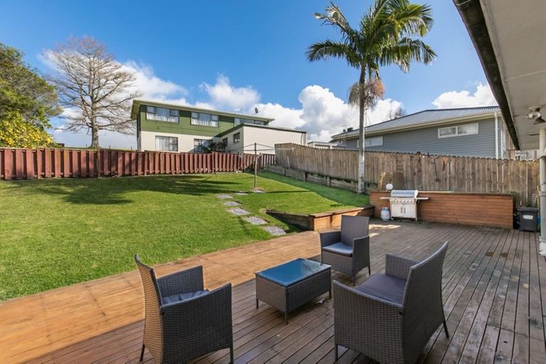 Photo of property in 60 Lauderdale Road, Birkdale, Auckland, 0626