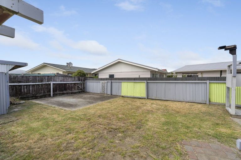 Photo of property in 15 Hewson Crescent, Otaki Beach, Otaki, 5512