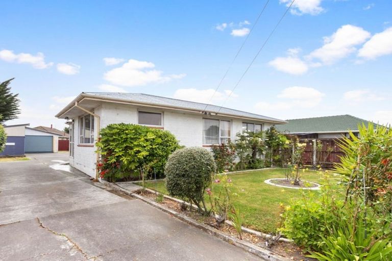 Photo of property in 28 Compton Street, Woolston, Christchurch, 8062