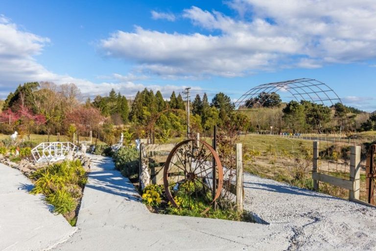 Photo of property in 2 Charnley Way, Kinloch, Taupo, 3385