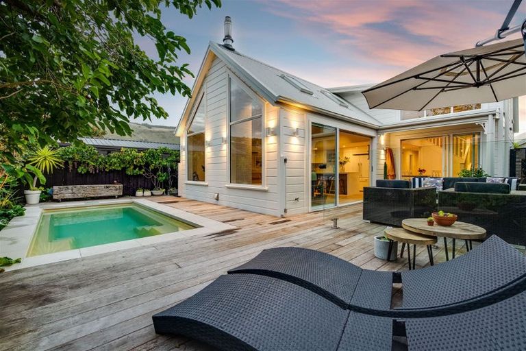 Photo of property in 43 Dryden Street, Sumner, Christchurch, 8081