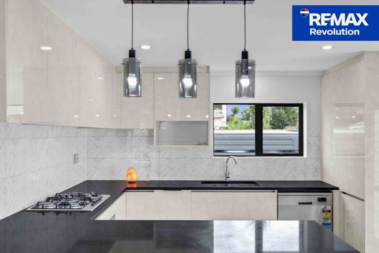 Photo of property in 21b Blanes Road, Weymouth, Auckland, 2103