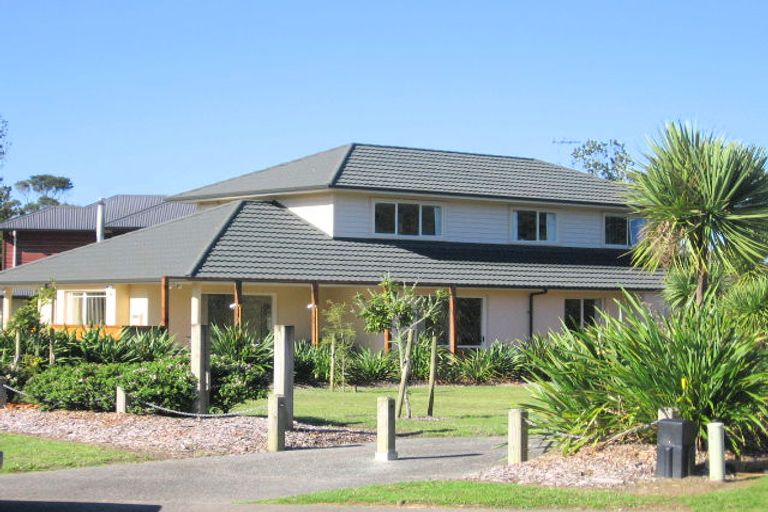 Photo of property in 44 South Kensington Way, Henderson, Auckland, 0612