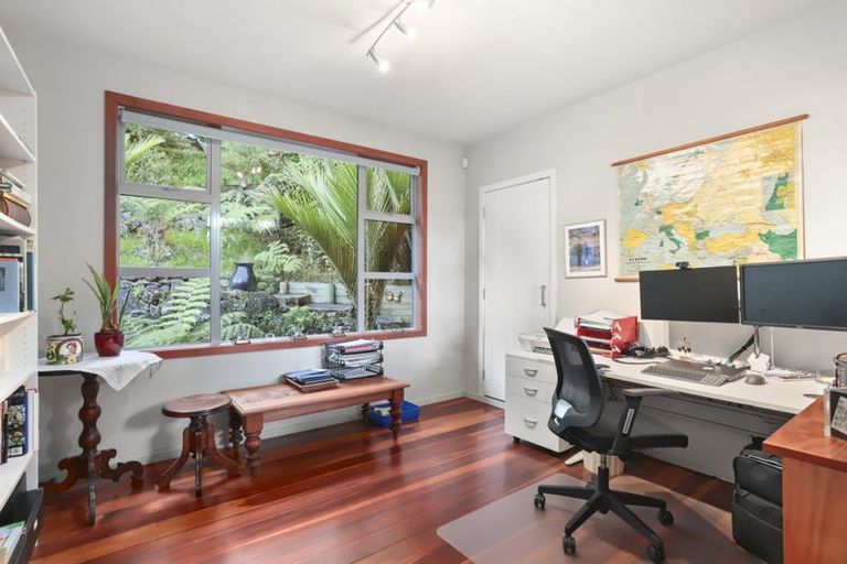 Photo of property in 30 Tinopai Road, Titirangi, Auckland, 0604