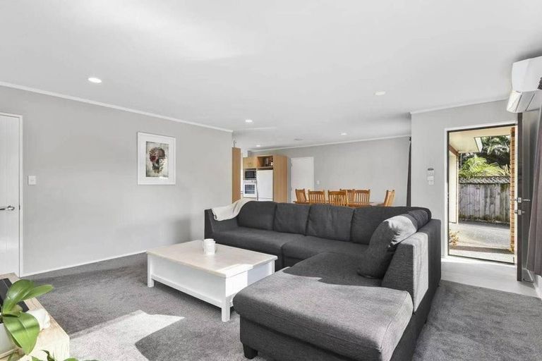 Photo of property in 1 Marbella Drive, Massey, Auckland, 0614