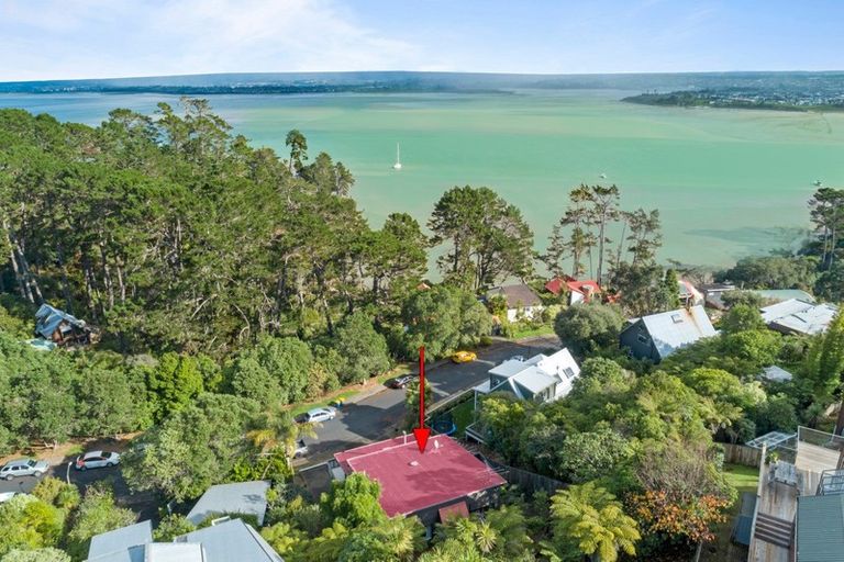 Photo of property in 35 Rosecamp Road, Beach Haven, Auckland, 0626