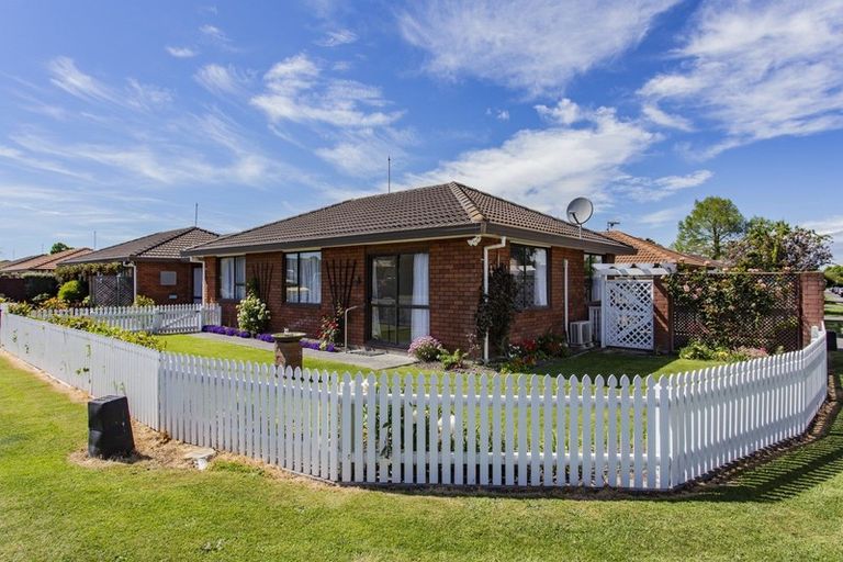 Photo of property in 13 Buckham Street, Rangiora, 7400