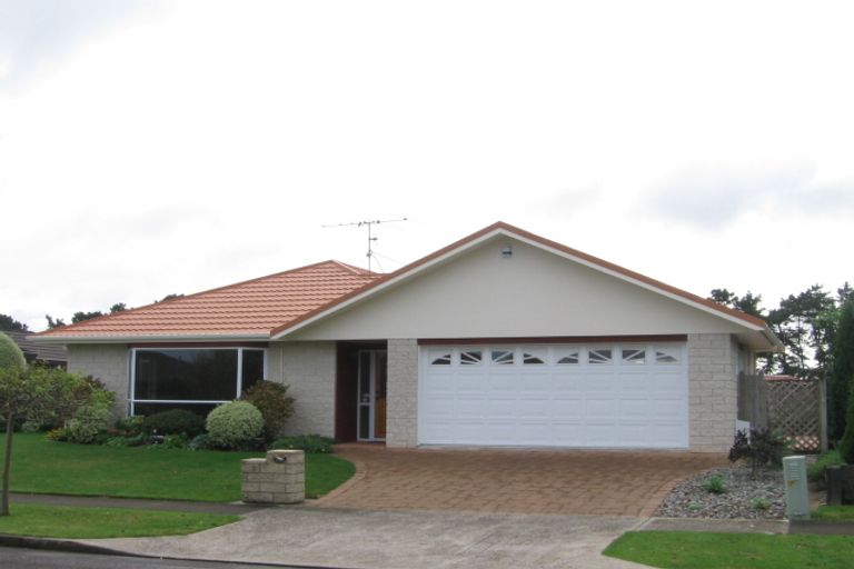 Photo of property in 5 Cranbrook Grove, Waikanae, 5036
