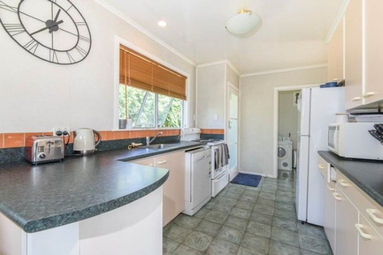 Photo of property in 5 Nor'east Drive, Northcross, Auckland, 0632