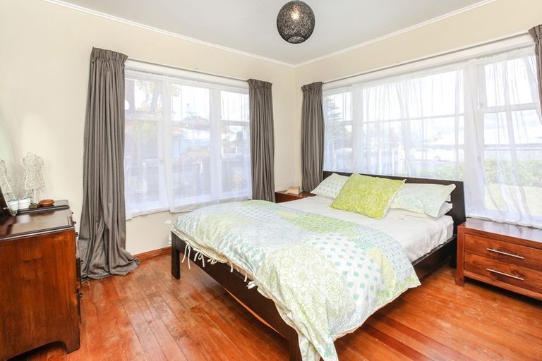 Photo of property in 733 Te Atatu Road, Te Atatu Peninsula, Auckland, 0610
