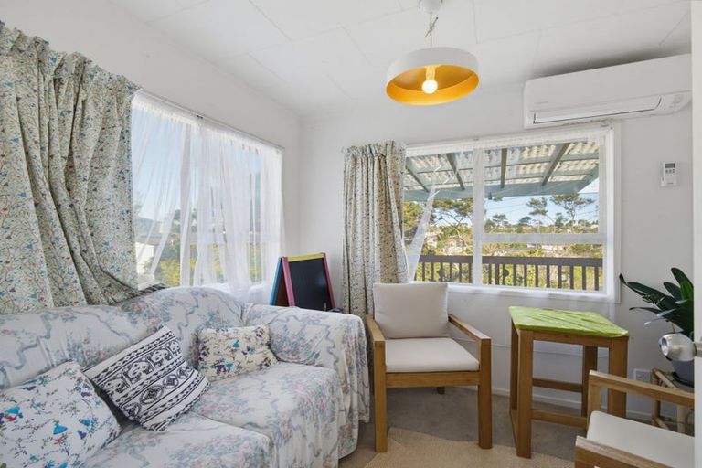 Photo of property in 6 Jenanne Place, Totara Vale, Auckland, 0629