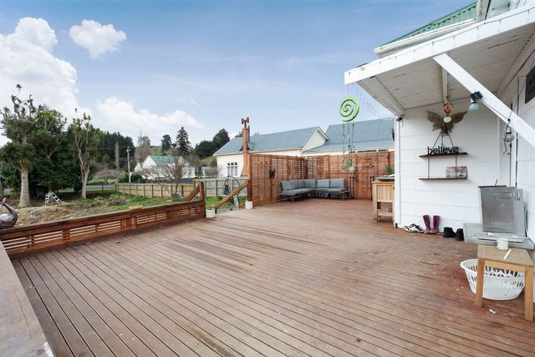 Photo of property in 29 Bruce Street, Hunterville, 4730