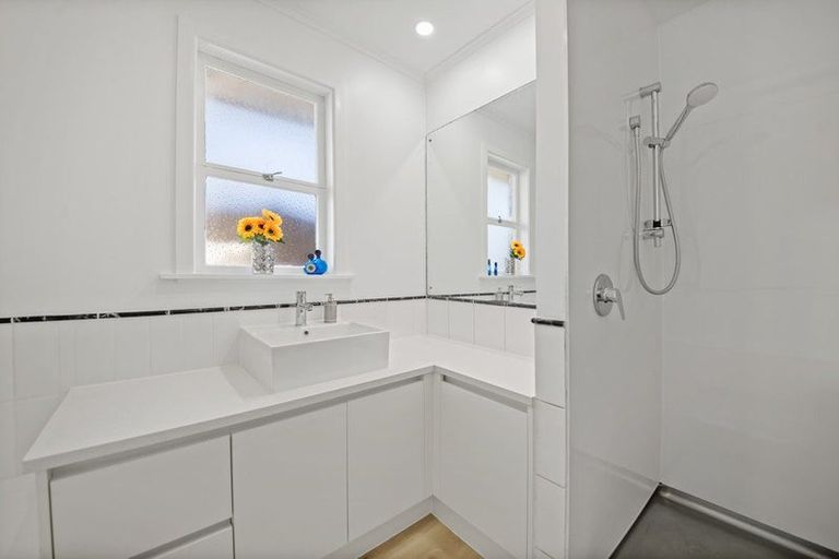 Photo of property in 70 Sturges Road, Henderson, Auckland, 0612