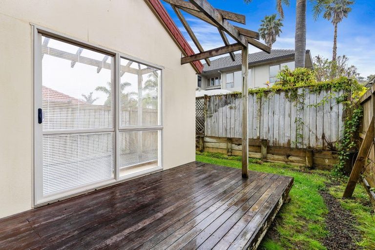 Photo of property in 1/40 Esther Place, Red Beach, 0932