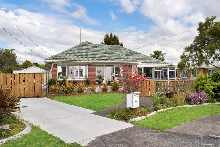 Photo of property in 16 Campbell Place, Papakura, 2110