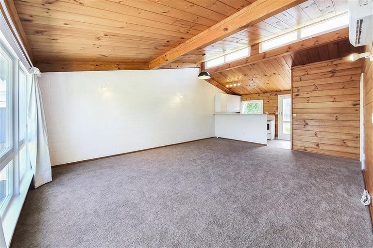 Photo of property in 2/15 Selwyn Crescent, Forrest Hill, Auckland, 0620