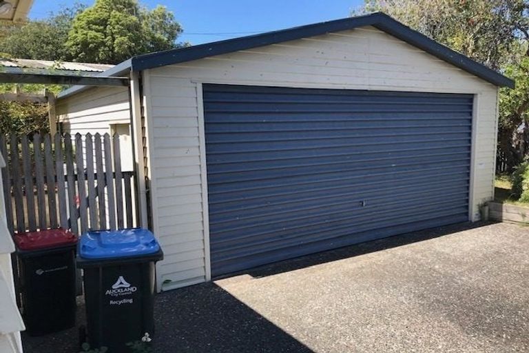 Photo of property in 76 Campbell Road, One Tree Hill, Auckland, 1061