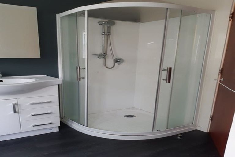 Photo of property in 142 Mark Avenue, Grenada Village, Wellington, 6037