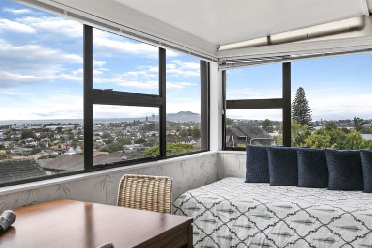 Photo of property in 1/35 Belmont Terrace, Milford, Auckland, 0620