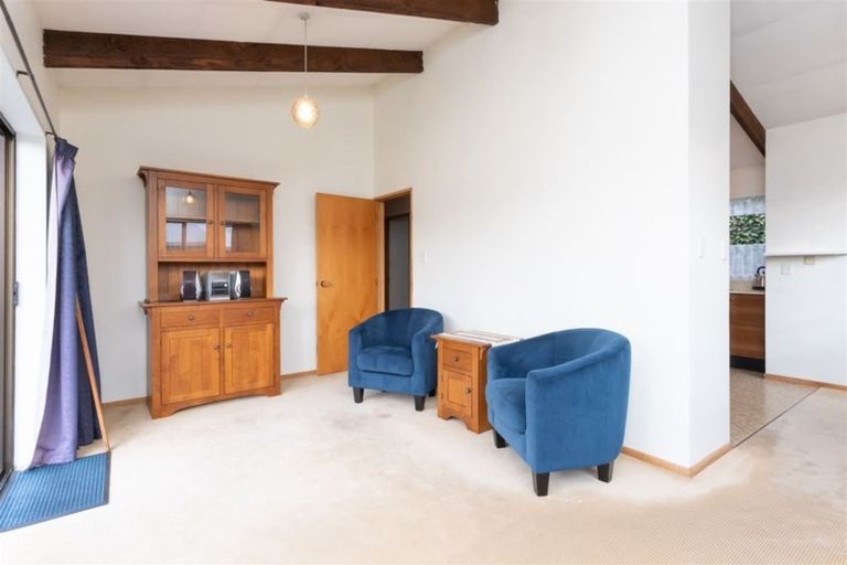 Photo of property in 2/92c Englefield Road, Northwood, Christchurch, 8051