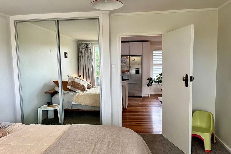 Photo of property in 35 Sullivan Avenue, Mangere Bridge, Auckland, 2022