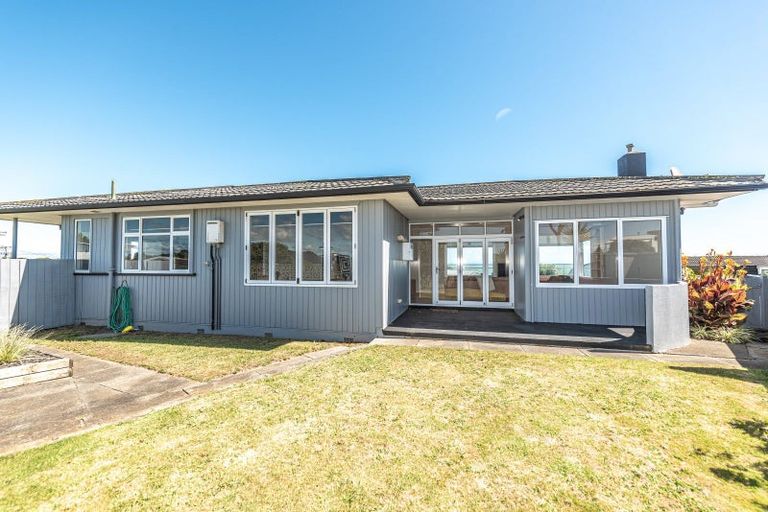 Photo of property in 2 Kapiti Terrace, Castlecliff, Whanganui, 4501