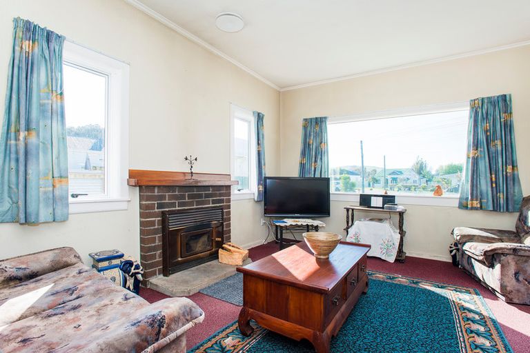 Photo of property in 16 De Lautour Road, Kaiti, Gisborne, 4010