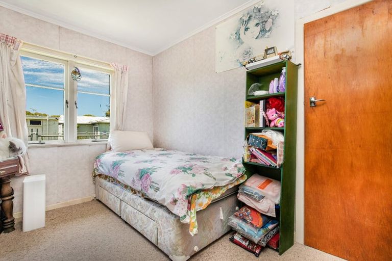 Photo of property in 131 Seabrook Avenue, New Lynn, Auckland, 0600