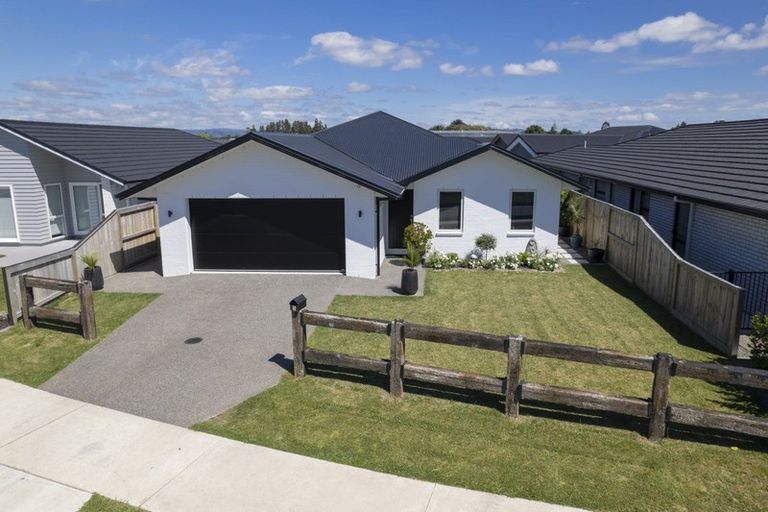 Photo of property in 5 Hanlow Place, Pyes Pa, Tauranga, 3112